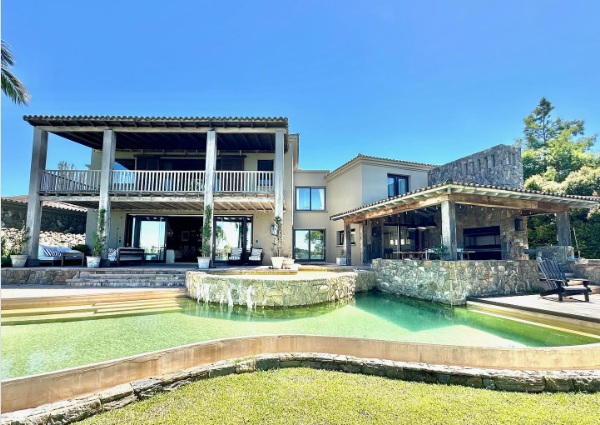 Fachada Casa Estilo Tailandés Lago Rapel