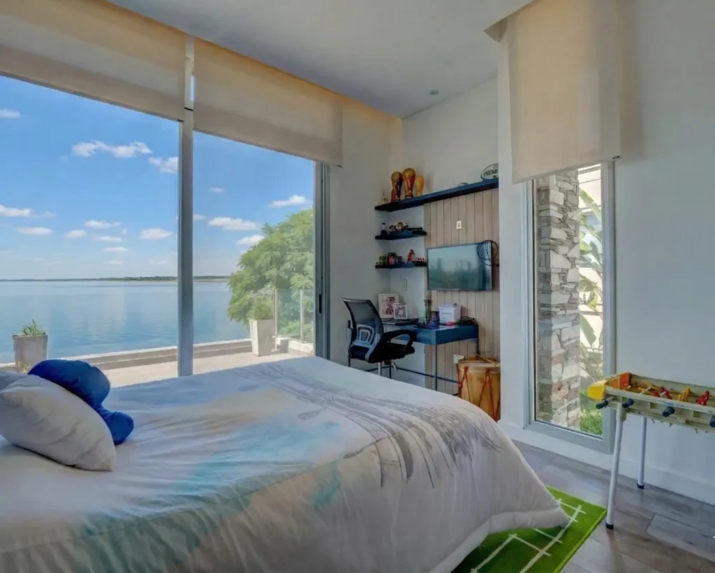 Dormitorio con vista al Lago Rapel, Casa Punta Verde